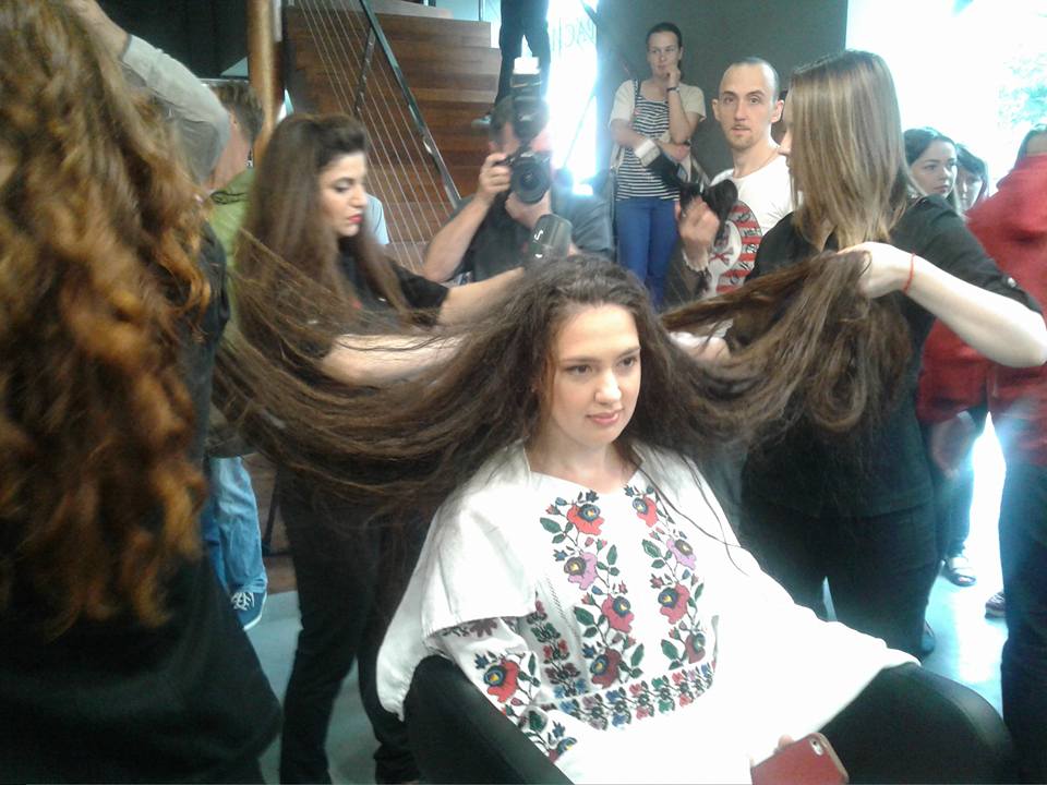 В Украине определились с самой длинноволосой девушкой. ФОТО