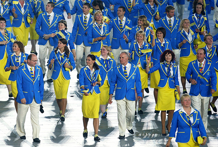 Оказывается, подобный фасон пиджаков был использован в экипировке сборной Украины в 2008 году